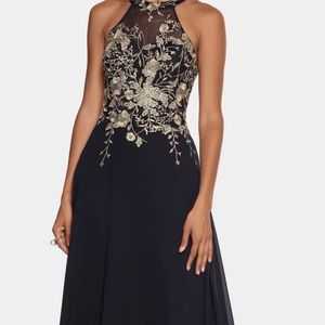 BETSY & ADAM
Metallic Overlay Halter Neck Gown Size 14